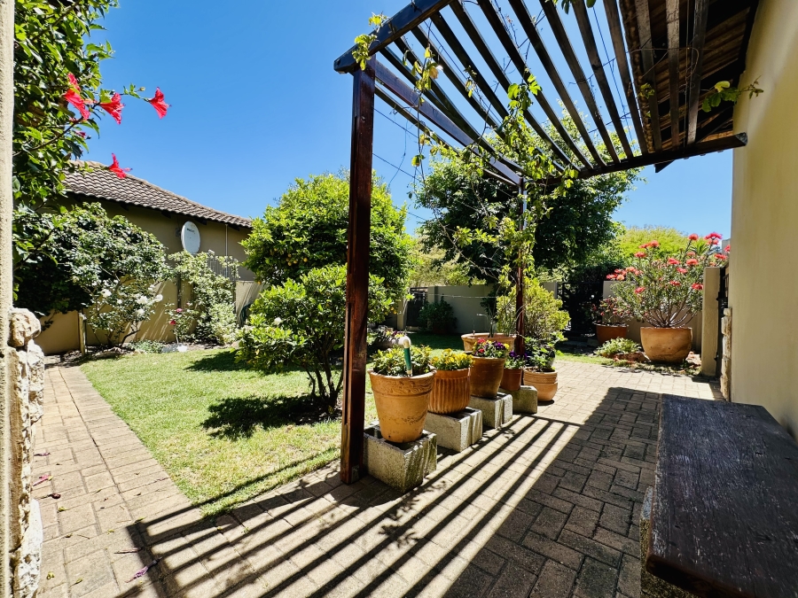 3 Bedroom Property for Sale in Sandbaai Western Cape